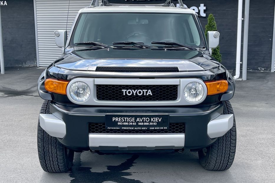 Продам Toyota FJ Cruiser Official 2010 года в Киеве