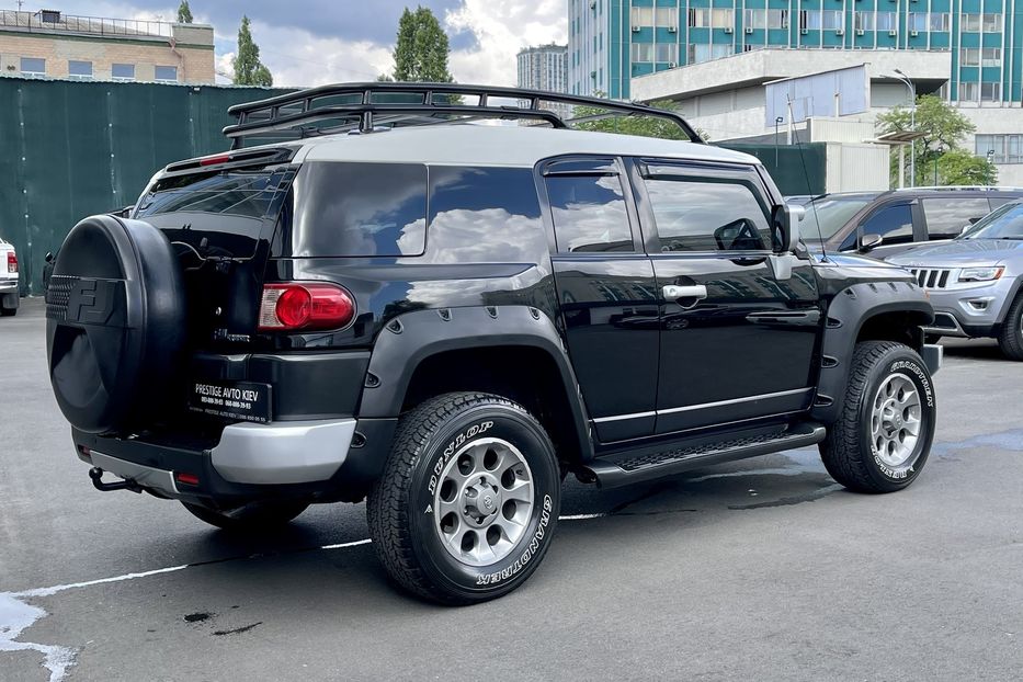 Продам Toyota FJ Cruiser Official 2010 года в Киеве