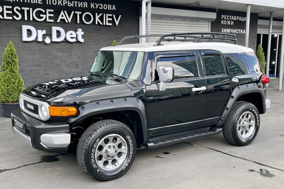 Продам Toyota FJ Cruiser Official 2010 года в Киеве