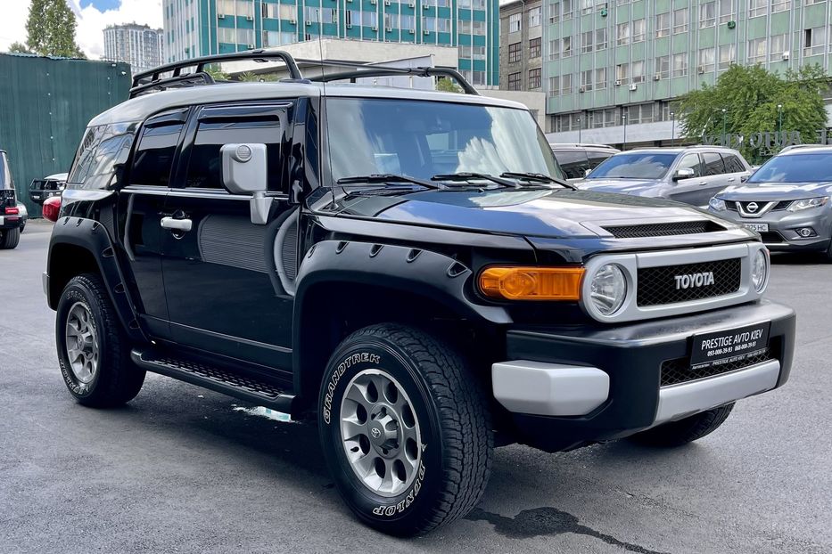 Продам Toyota FJ Cruiser Official 2010 года в Киеве