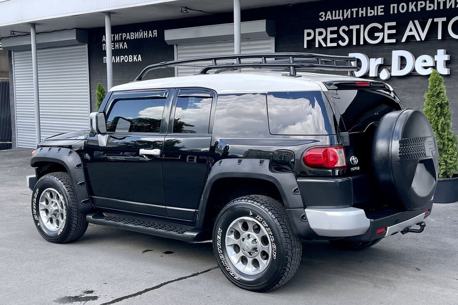 Продам Toyota FJ Cruiser Official 2010 года в Киеве