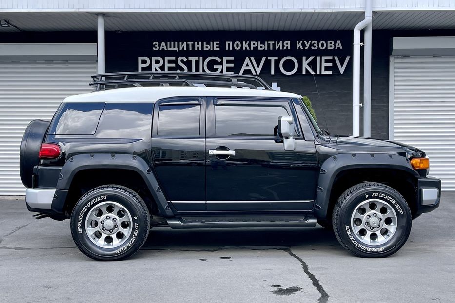 Продам Toyota FJ Cruiser Official 2010 года в Киеве