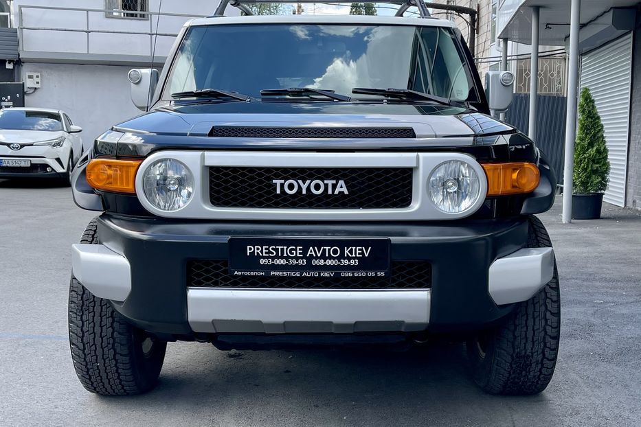 Продам Toyota FJ Cruiser Official 2010 года в Киеве