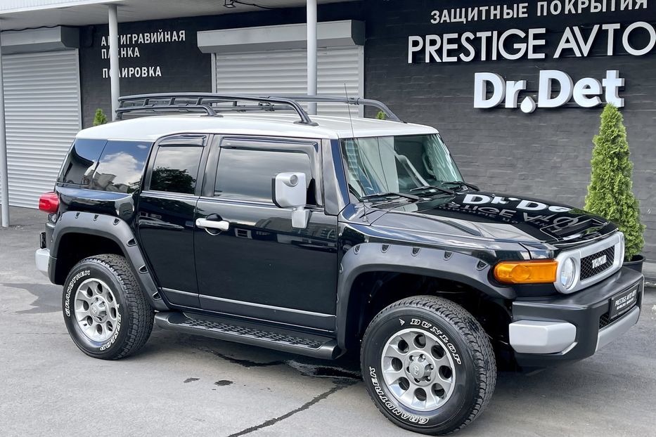 Продам Toyota FJ Cruiser Official 2010 года в Киеве