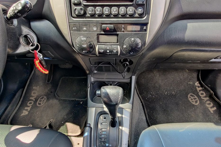 Продам Toyota Rav 4 2004 года в Одессе