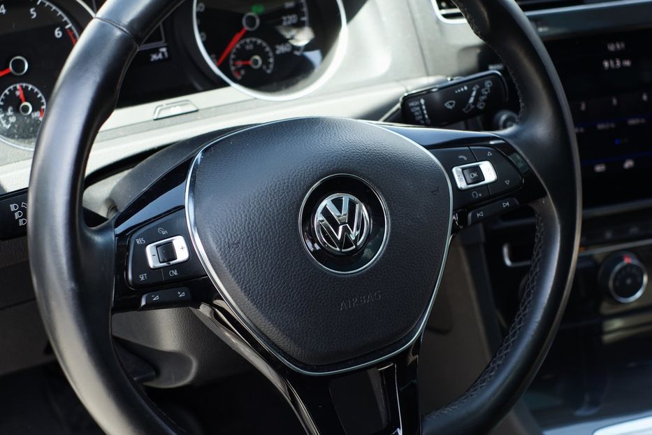 Продам Volkswagen Golf VII SE 2018 года в Черновцах