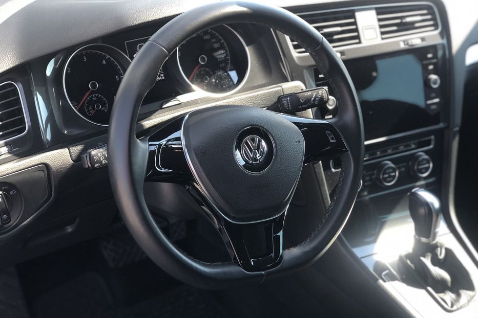 Продам Volkswagen Golf VII 2017 года в Житомире