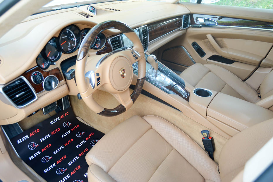 Продам Porsche Panamera Turbo 2013 года в Киеве