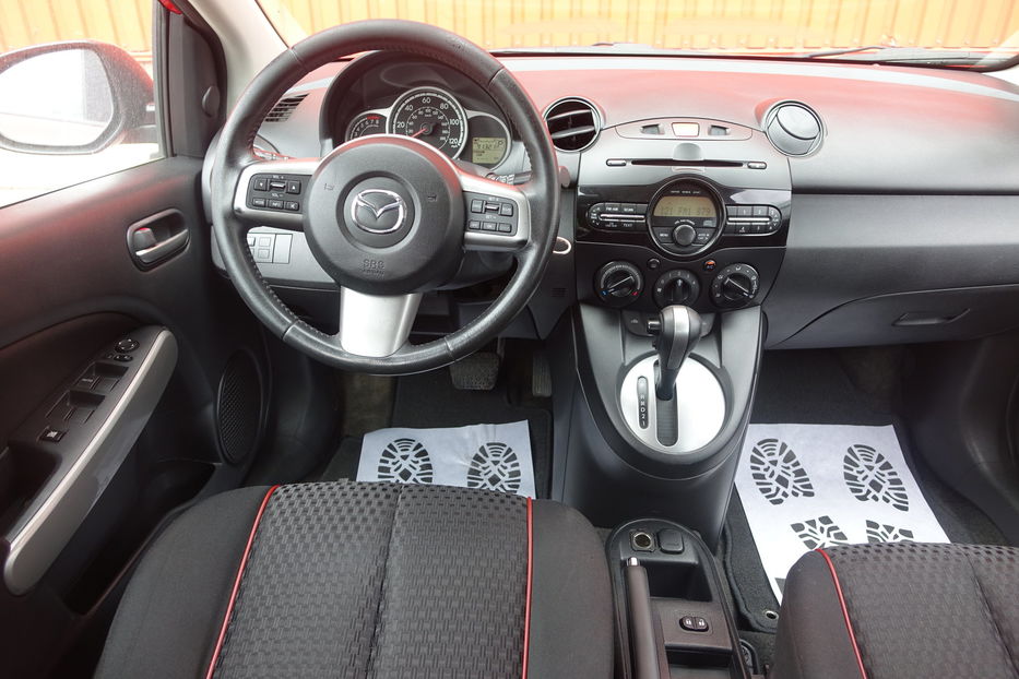 Продам Mazda 2 AUTOMAT 2013 года в Одессе