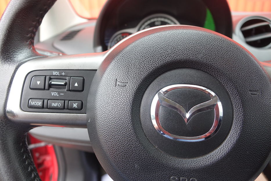 Продам Mazda 2 AUTOMAT 2013 года в Одессе