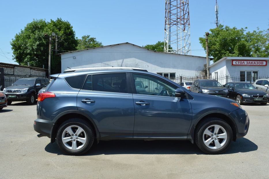 Продам Toyota Rav 4 XLE 2014 года в Одессе