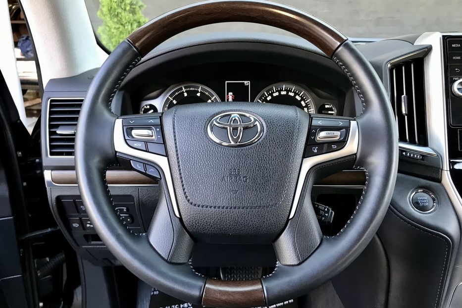 Продам Toyota Land Cruiser 200 2020 года в Киеве