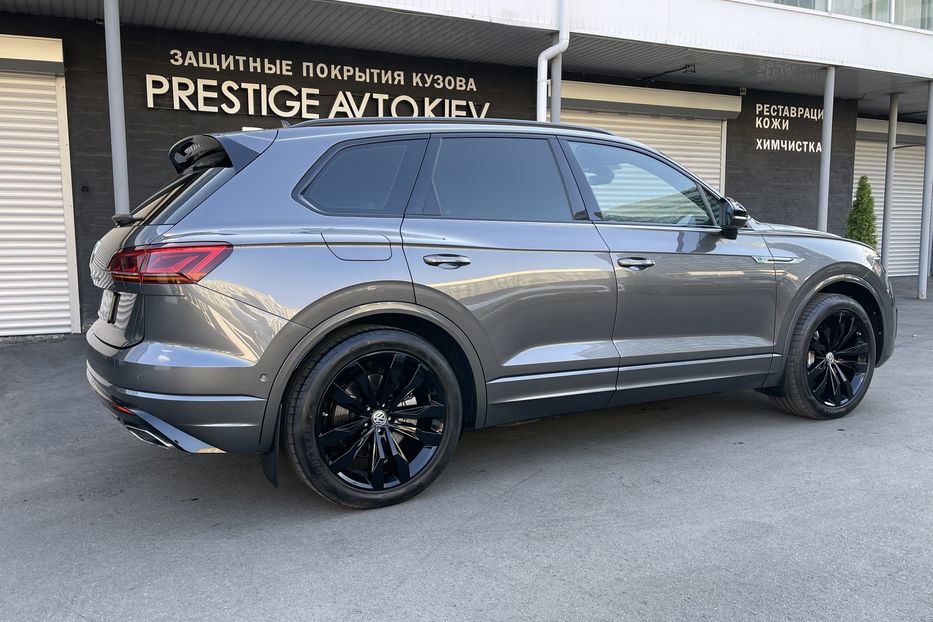 Продам Volkswagen Touareg R-Line 2018 года в Киеве