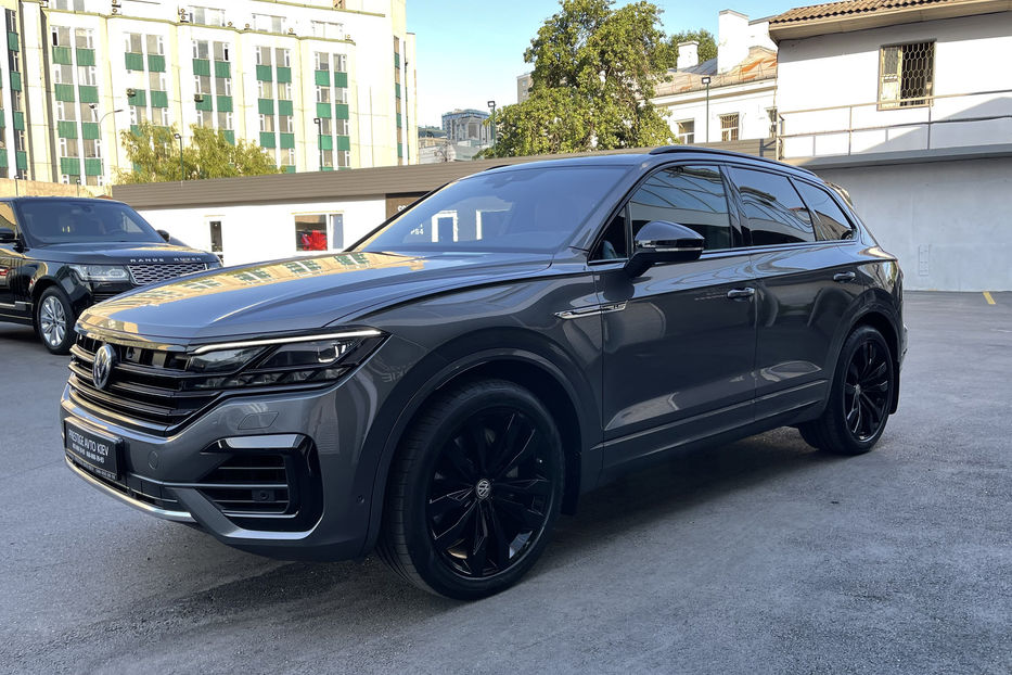 Продам Volkswagen Touareg R-Line 2018 года в Киеве