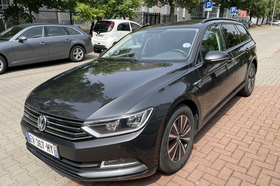 Продам Volkswagen Passat B8 Не Фарбована 2018 года в Львове