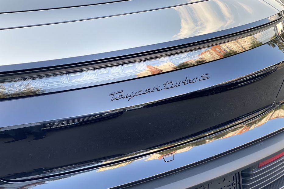 Продам Porsche Taycan TURBO S 2021 года в Киеве
