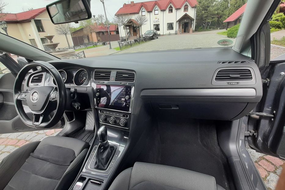 Продам Volkswagen Golf VII 2.0 Highline Automat Restail  2018 года в Львове