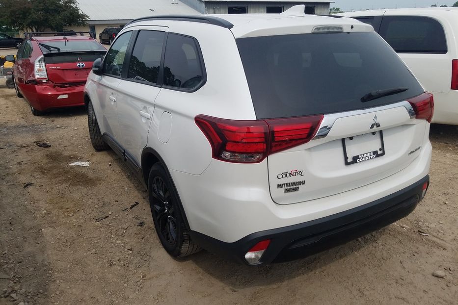 Продам Mitsubishi Outlander 2018 года в Киеве