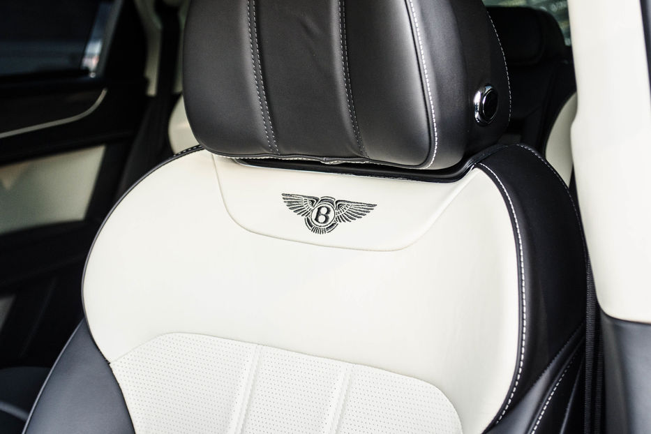 Продам Bentley Bentayga 4.0 Turbo 2018 года в Киеве