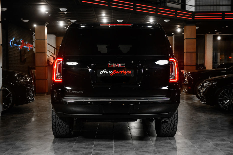 Продам GMC Yukon 2016 года в Одессе