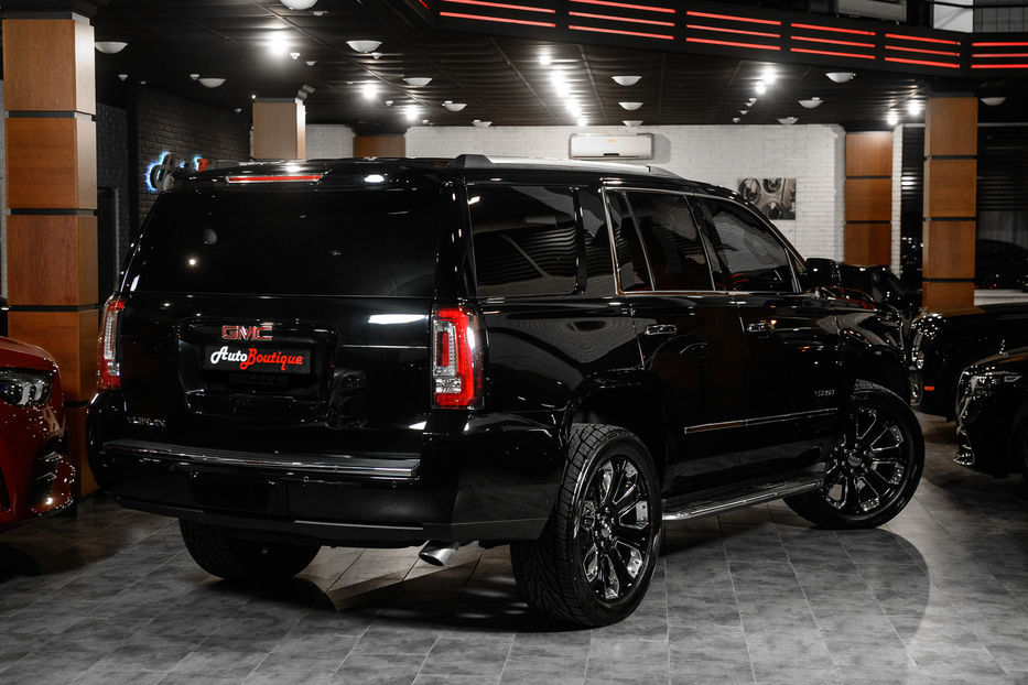 Продам GMC Yukon 2016 года в Одессе