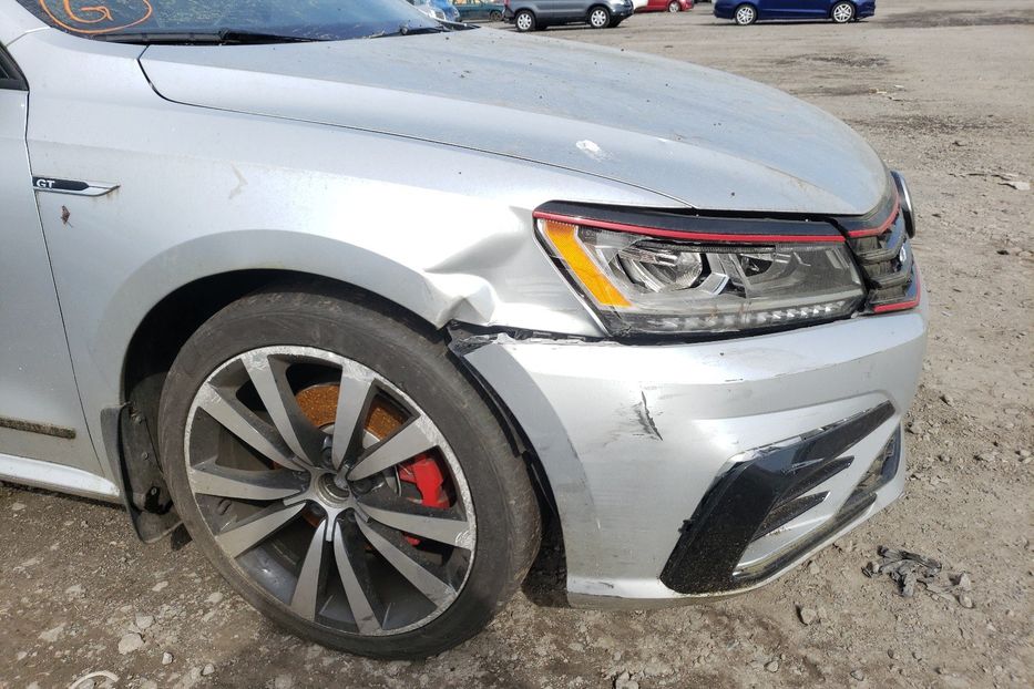 Продам Volkswagen Passat GT 2018 года в Киеве