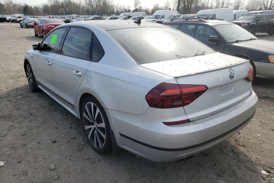 Продам Volkswagen Passat GT 2018 года в Киеве