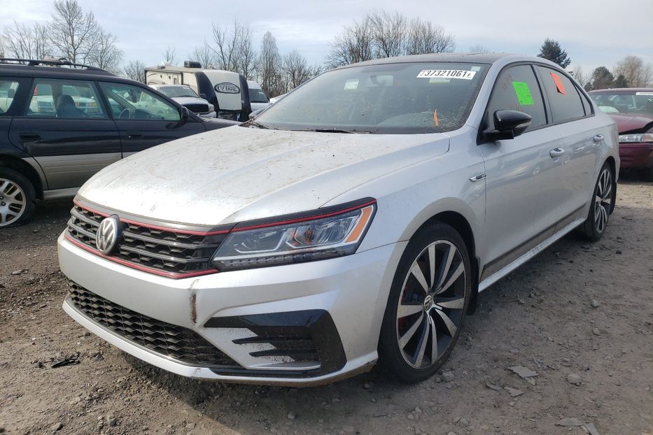 Продам Volkswagen Passat GT 2018 года в Киеве