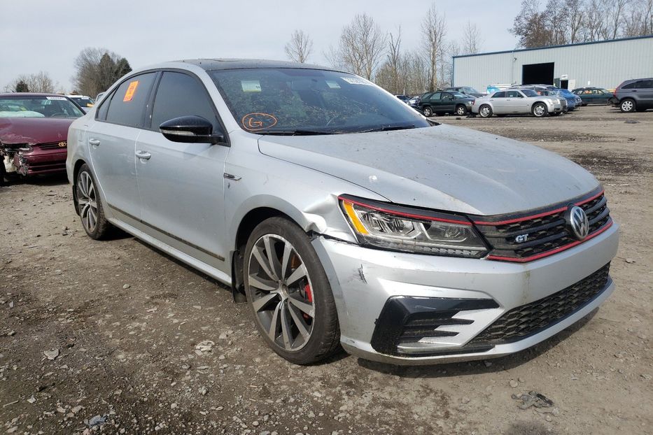 Продам Volkswagen Passat GT 2018 года в Киеве