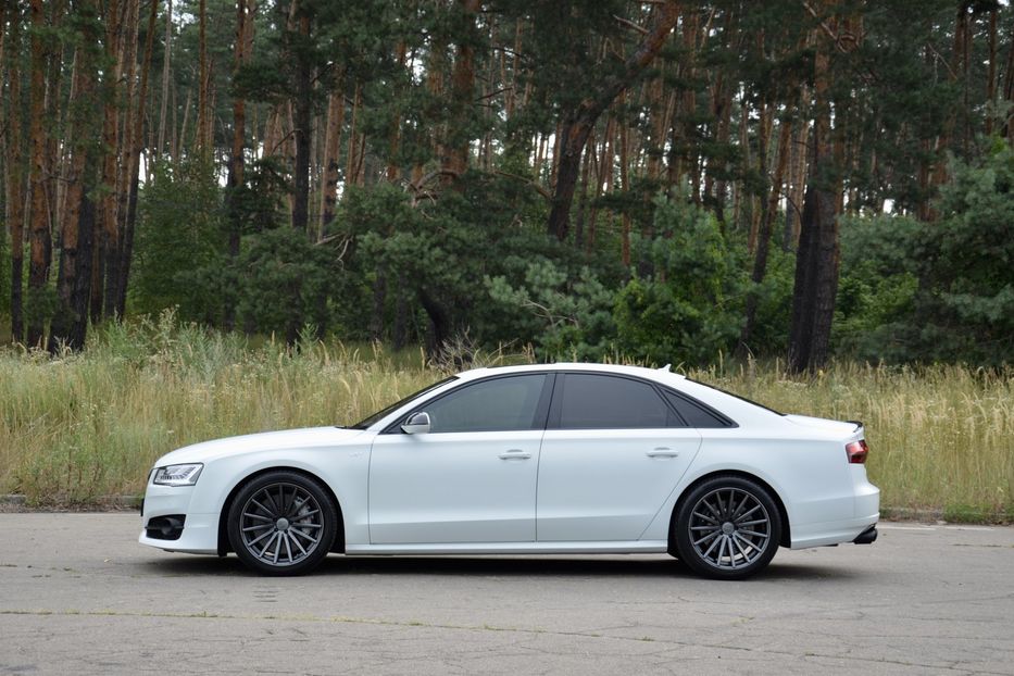 Продам Audi S8 2017 года в Киеве