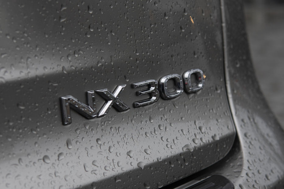 Продам Lexus NX 300 Luxury 2017 года в Черновцах