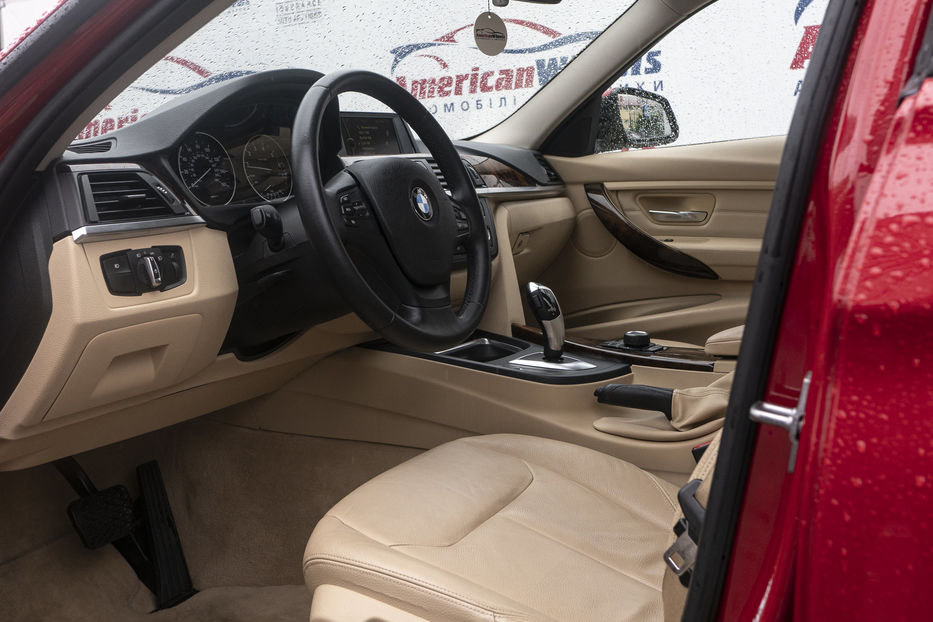 Продам BMW 320 i Comfort 2013 года в Черновцах