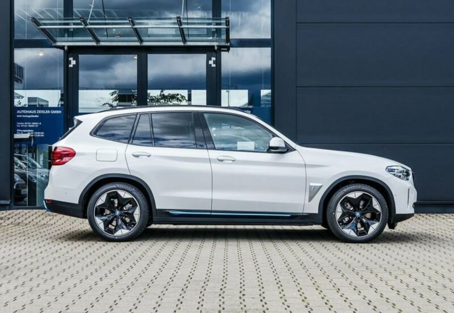 Продам BMW X3 iX3 2021 года в Киеве