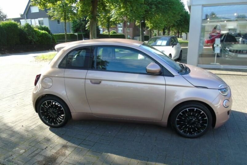 Продам Fiat 500 Elektro 3+1 2021 года в Киеве