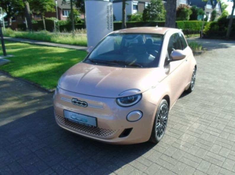 Продам Fiat 500 Elektro 3+1 2021 года в Киеве