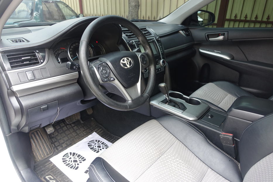 Продам Toyota Camry SE 2012 года в Одессе