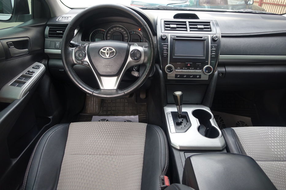 Продам Toyota Camry SE 2012 года в Одессе