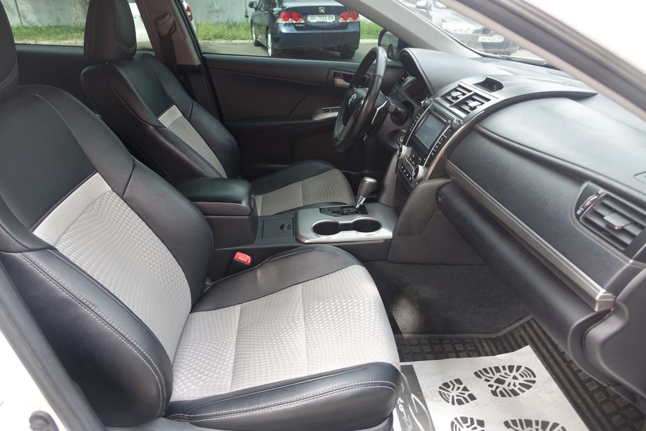 Продам Toyota Camry SE 2012 года в Одессе