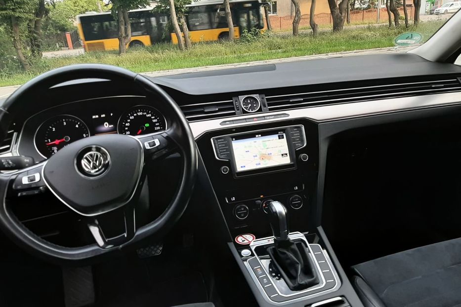 Продам Volkswagen Passat B8 190kc NAVI LED 4MOTION  2016 года в Львове