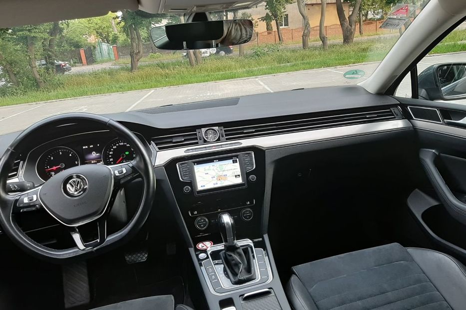 Продам Volkswagen Passat B8 190kc NAVI LED 4MOTION  2016 года в Львове