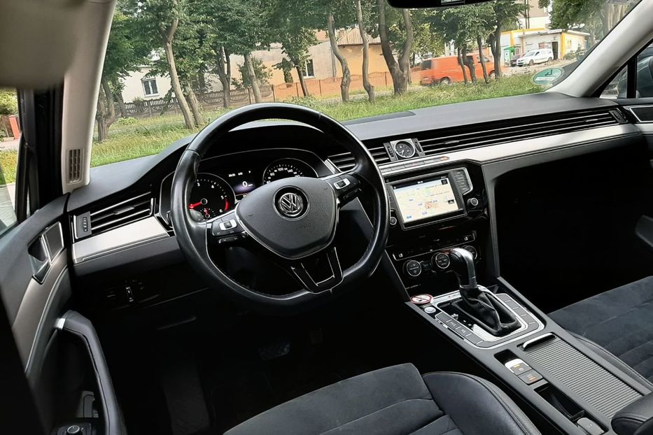 Продам Volkswagen Passat B8 190kc NAVI LED 4MOTION  2016 года в Львове