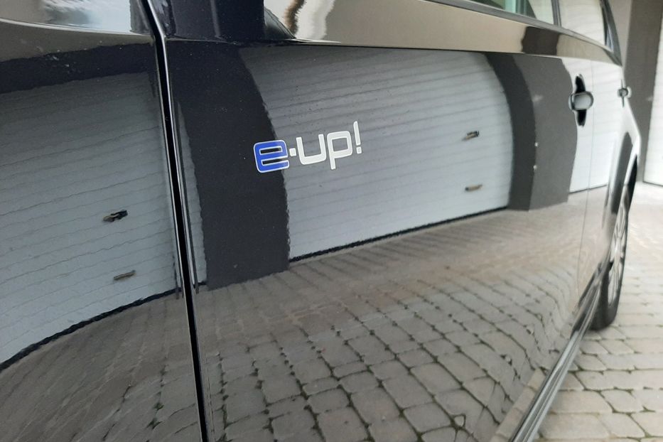 Продам Volkswagen Up E-UP LED KAMERA 145KM ZARJAD 2016 года в Львове