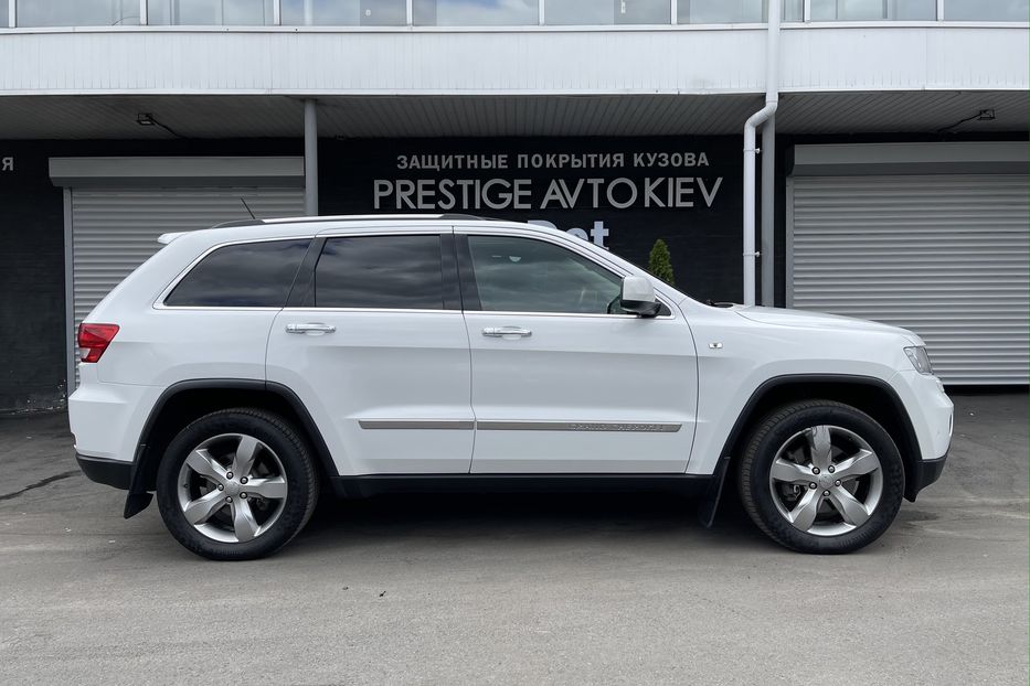 Продам Jeep Grand Cherokee Overland 2012 года в Киеве