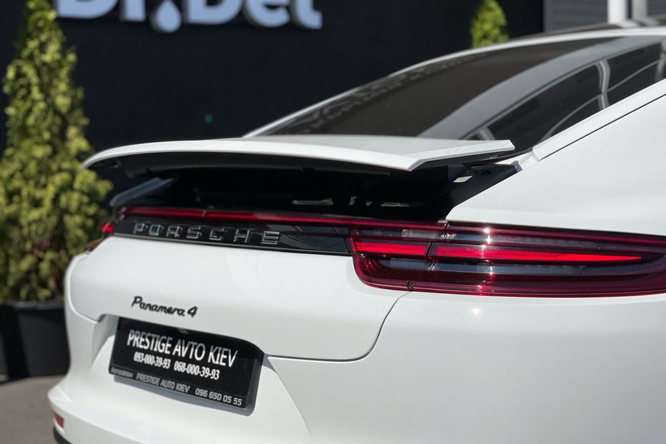 Продам Porsche Panamera 2018 года в Киеве