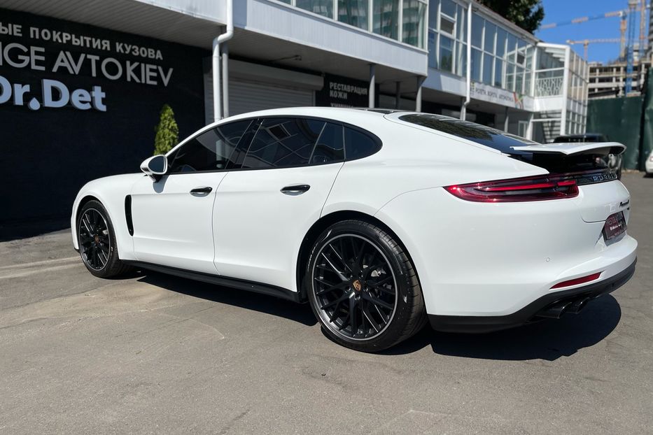 Продам Porsche Panamera 2018 года в Киеве