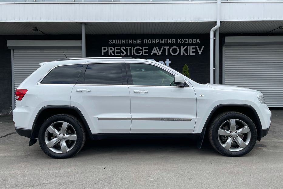 Продам Jeep Grand Cherokee Overland 2012 года в Киеве