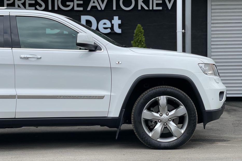 Продам Jeep Grand Cherokee Overland 2012 года в Киеве