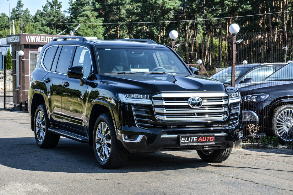 Продам Toyota Land Cruiser 300 2021 года в Киеве