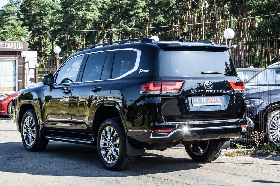 Продам Toyota Land Cruiser 300 2021 года в Киеве
