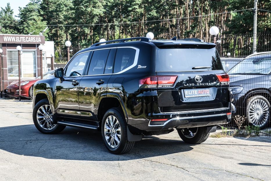Продам Toyota Land Cruiser 300 2021 года в Киеве